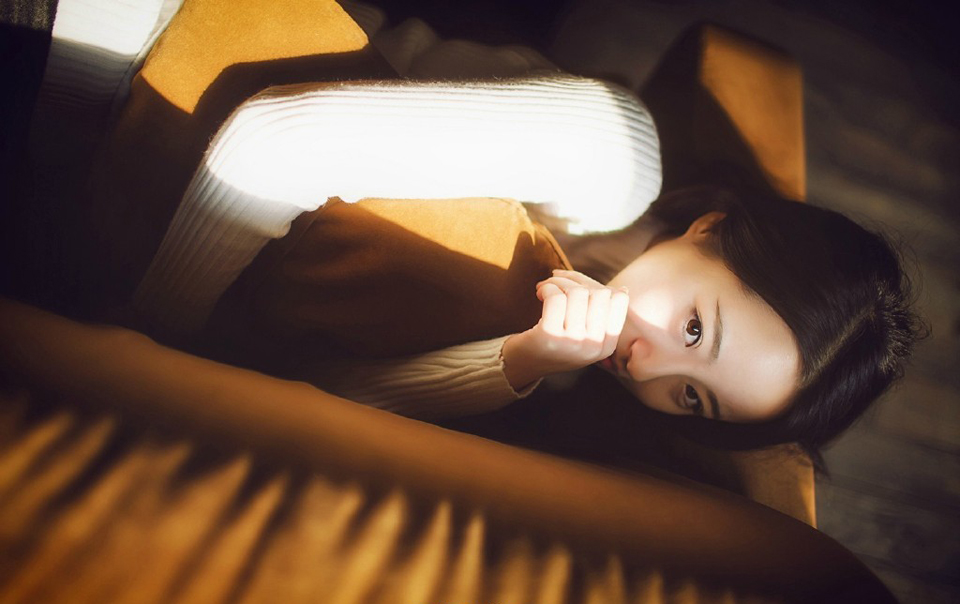 “退往江陵！”陈到摇了摇头，事已至此，江东军在江岸之上已经有了准备，而他带来的江夏水军为的是埋伏江东军，携带的都是强弓劲弩，而对方却是装备齐全，而且水战也并非陈到所长，在这种登陆战中很吃亏，除非他愿意冒着巨量伤亡的代价冲上去跟对方拼命，只要上了岸，陈到自信，可以杀出一条血路，但那毫无意义，甚至还未冲上岸，他的兵马就得崩溃。